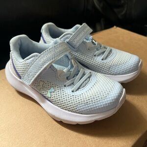 Girl running shoes- UNDER ARMOUR